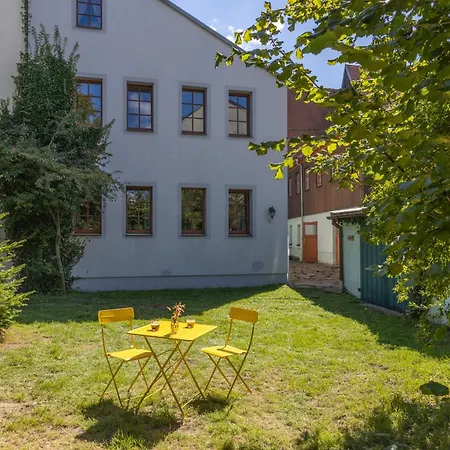 Ruhiges Mit Gartenblick & Schreibtisch * Freiberg