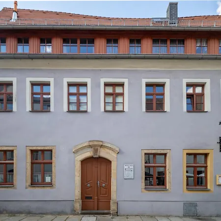 Ruhiges Mit Gartenblick & Schreibtisch