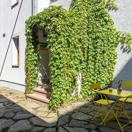 Ruhiges Mit Gartenblick & Schreibtisch